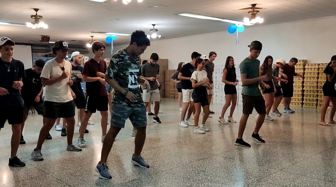 salsa and rikudim lessons in beth shalom synagogue in havana